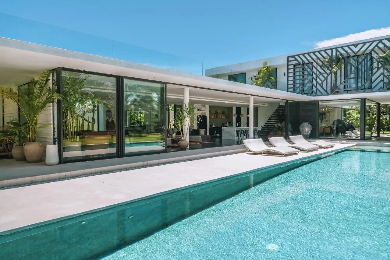 Villa Bull House Amazing 6 Bedrooms Contemporary Villa In Seminyak