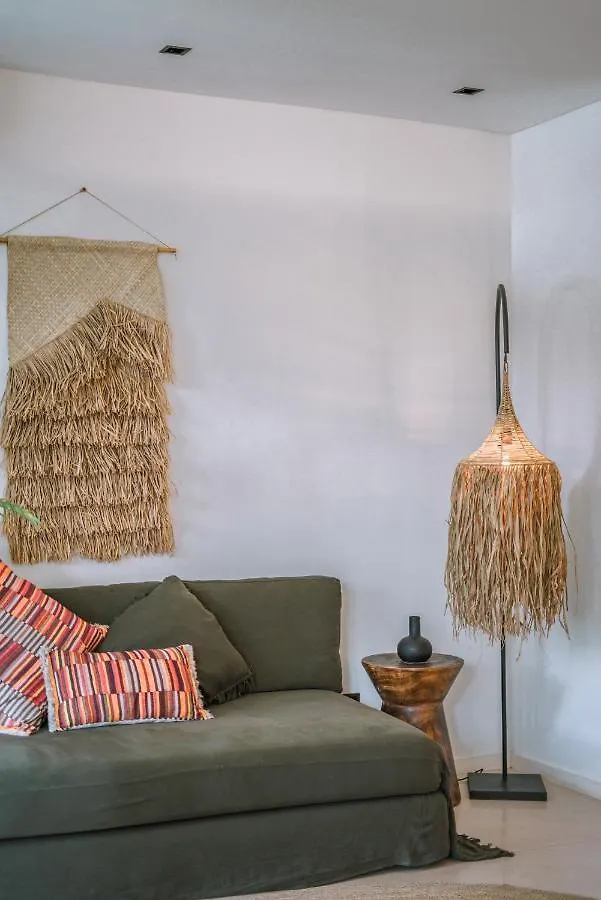 Villa Bull House Amazing 6 Bedrooms Contemporary Villa In Seminyak