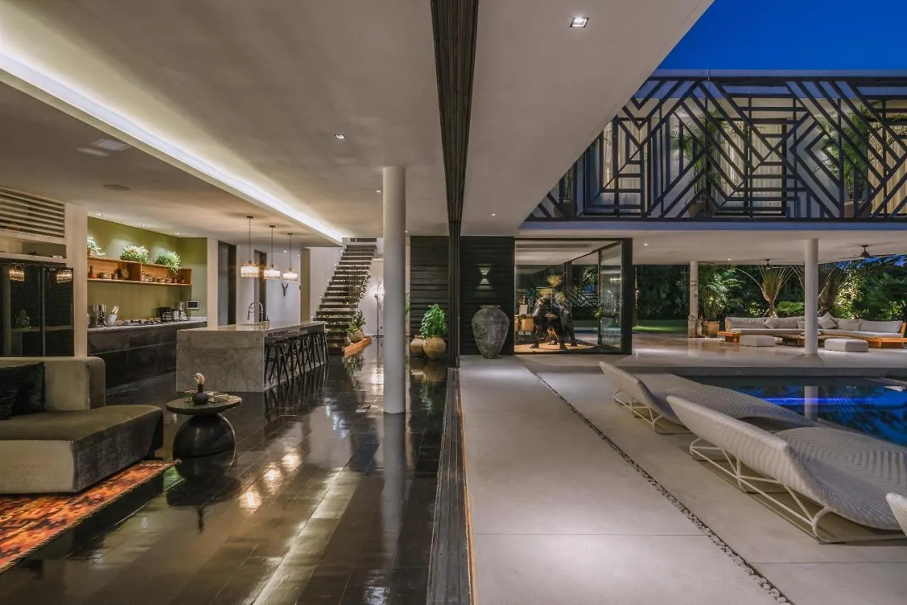 Villa Bull House Amazing 6 Bedrooms Contemporary Villa In Seminyak