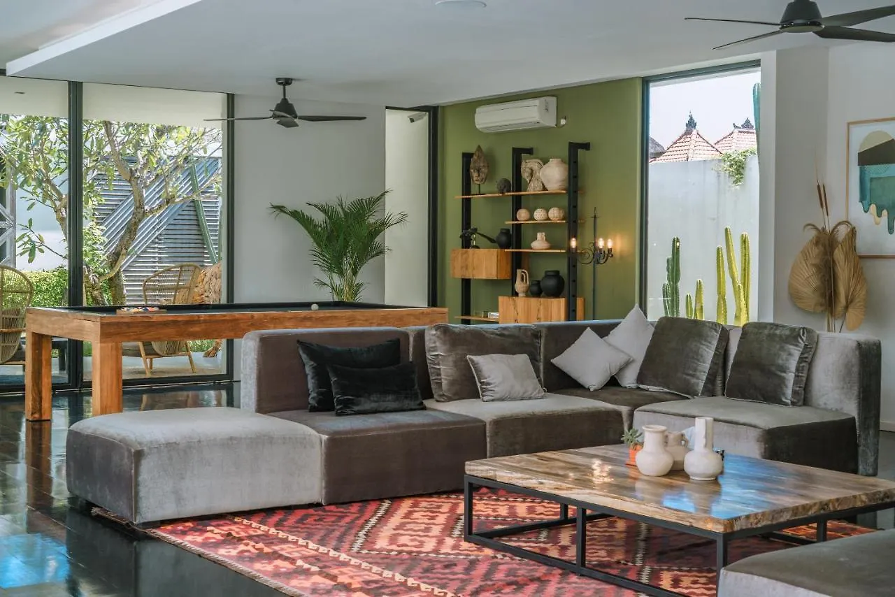 Villa Bull House Amazing 6 Bedrooms Contemporary Villa In Seminyak