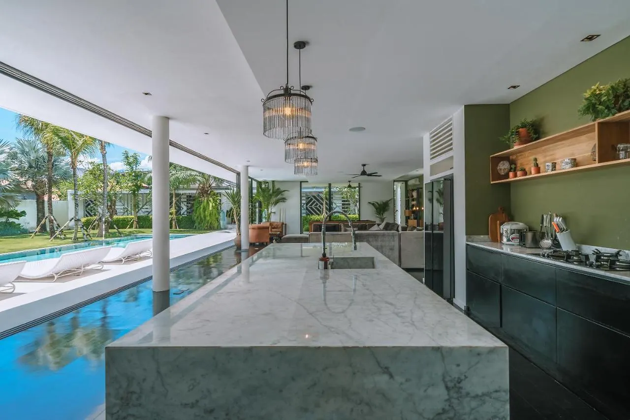 Villa Bull House Amazing 6 Bedrooms Contemporary Villa In Seminyak