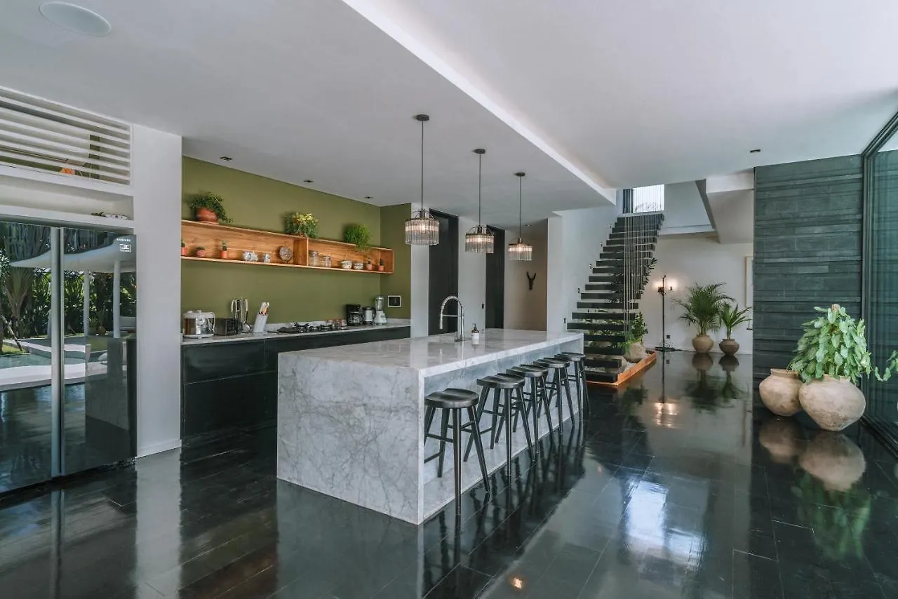 Villa Bull House Amazing 6 Bedrooms Contemporary Villa In Seminyak